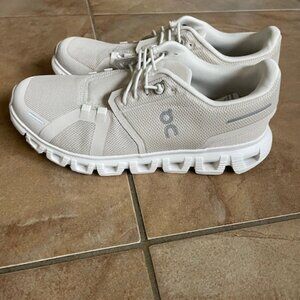 On Cloud 6 Sneaker NEW Sz 6.5 Pearl/White